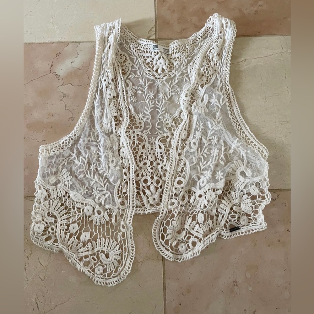 Lace vest - Picture 1 of 1